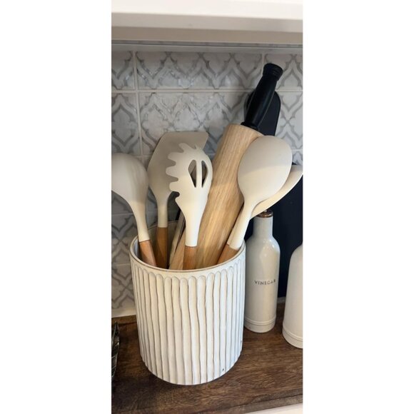 8-Piece Kitchen Set with Natural Acacia Wooden Handles Khaki Grade Silicone - Picture 2 of 13